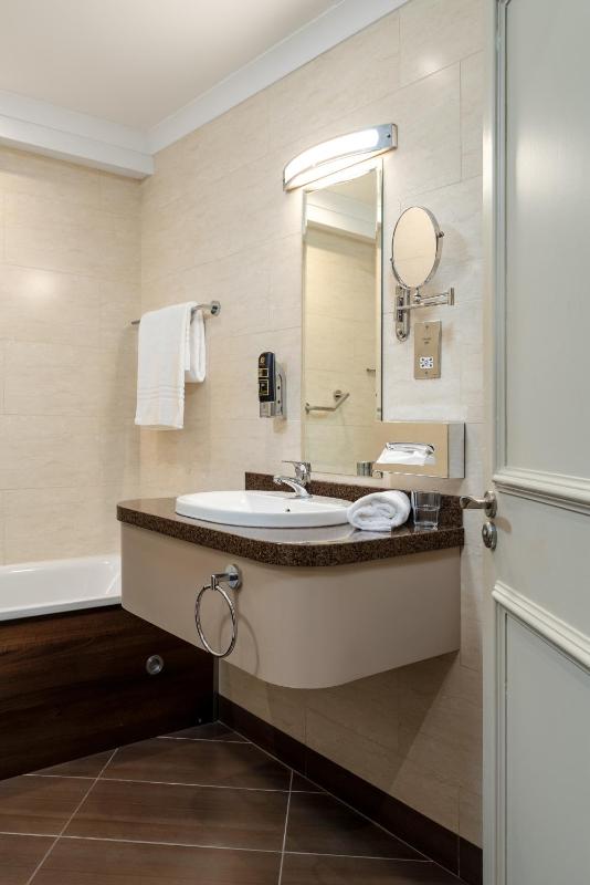 City Twin Room image 1