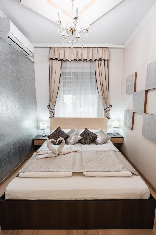 Standard Double Room with Two Double Beds image 3