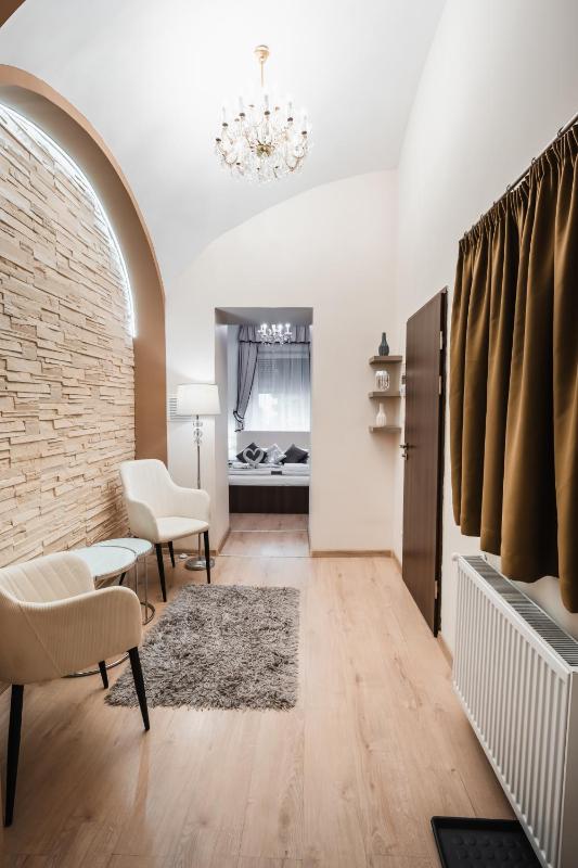 Standard Double Room with Two Double Beds image 1