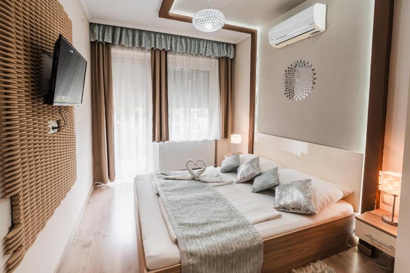 Standard Queen Room image 1