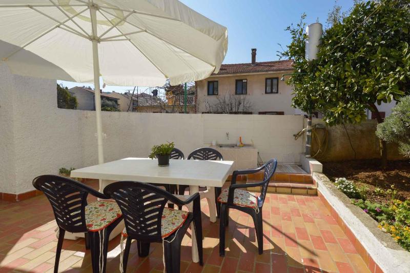 Two-Bedroom Apartment Pula near Sea 1 - image 1