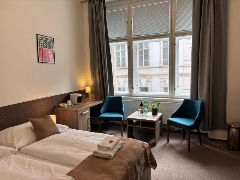 Double Room image 1
