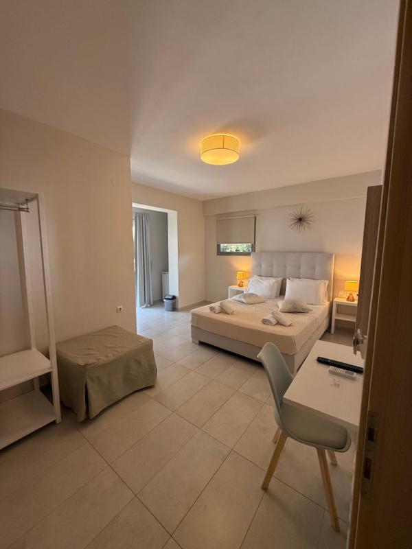 Deluxe Double Room with Balcony image 1