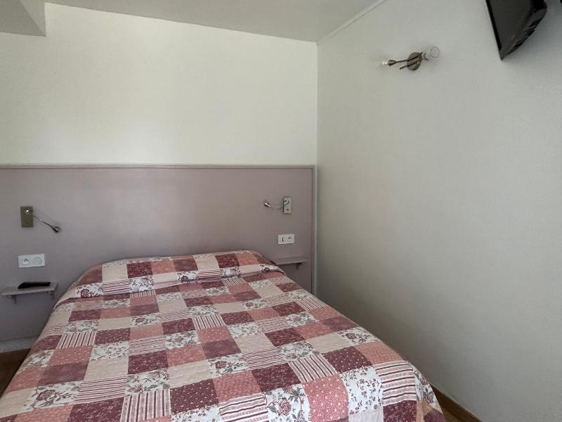 Quadruple Room with City View image 4