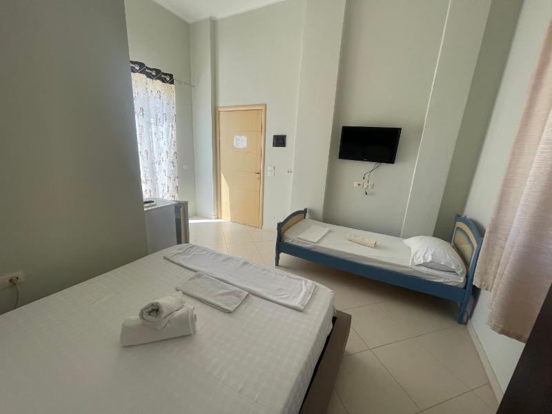 Triple Room with Sea View image 3