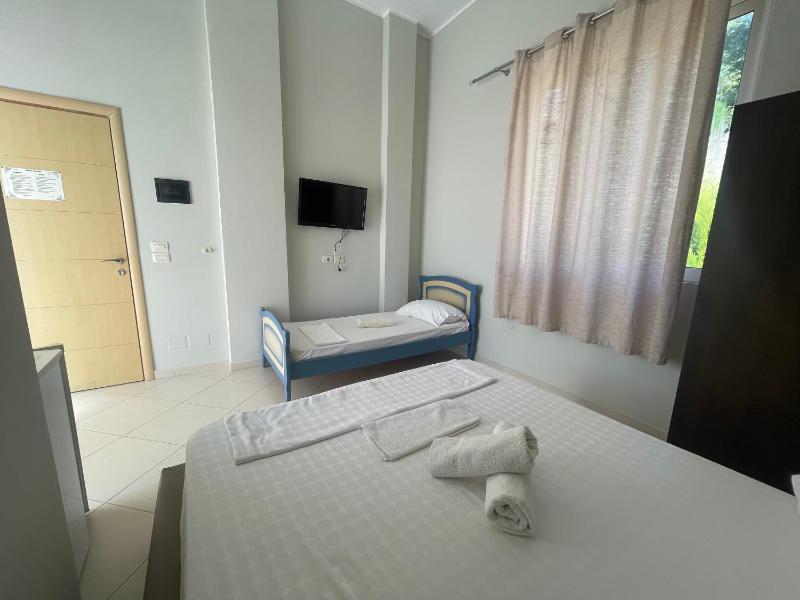 Triple Room with Sea View image 4