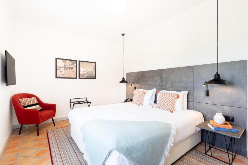 Double or Twin Room image 4