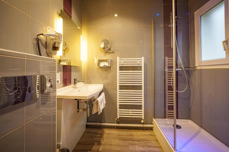 Double or Twin Room with Garden View image 2