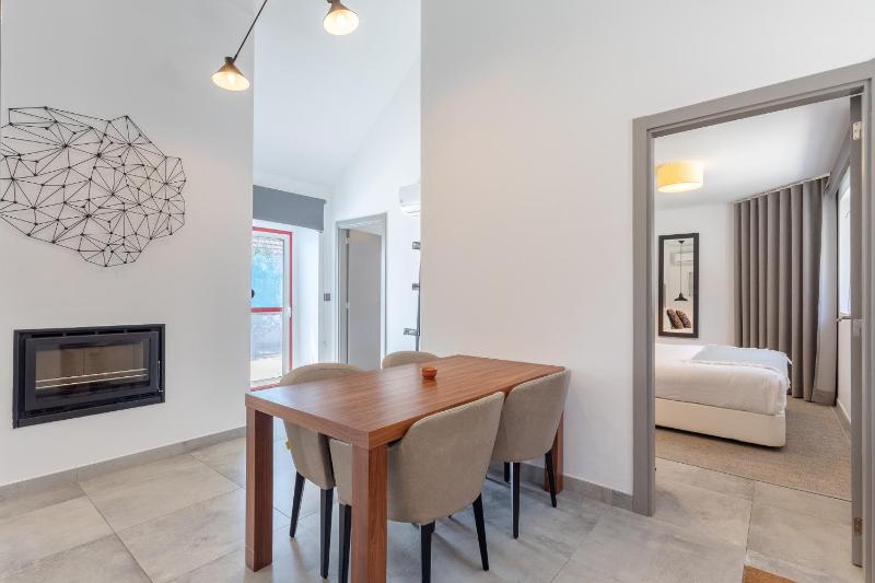 Two-Bedroom House image 4