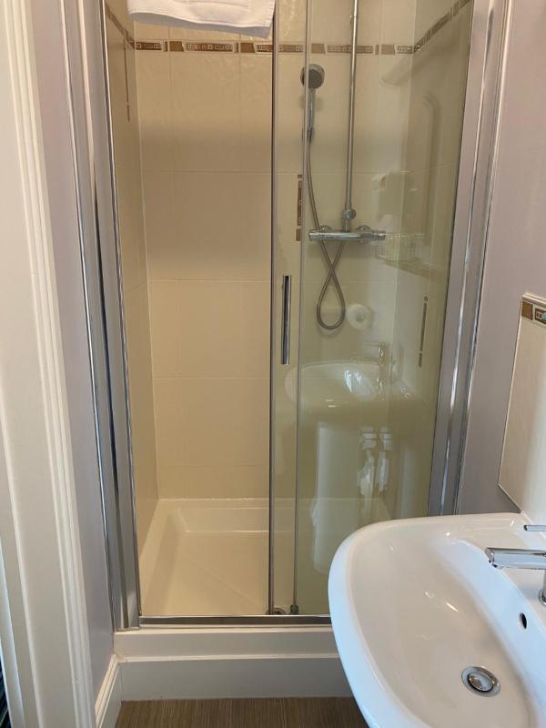 Twin Room image 2