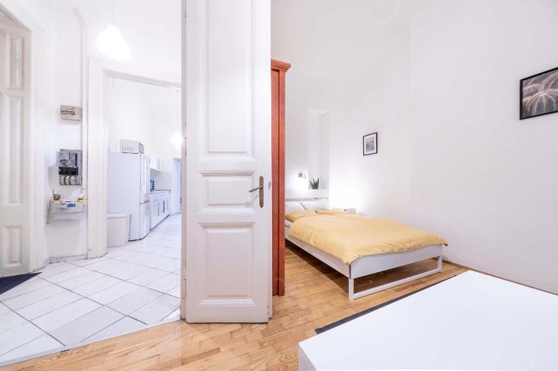 Ergola - spacious cozy 2 big rooms downtown home - image 14