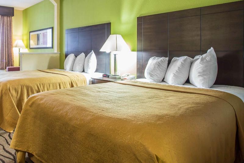Double Suite with Two Double Beds - Non-Smoking image 2