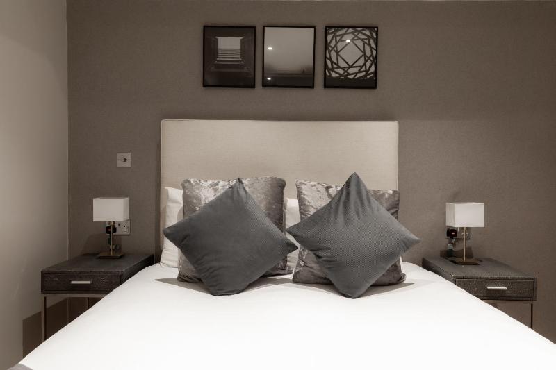 One-Bedroom Apartment image 3