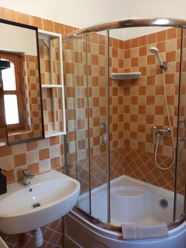 Triple Room with Shower image 3