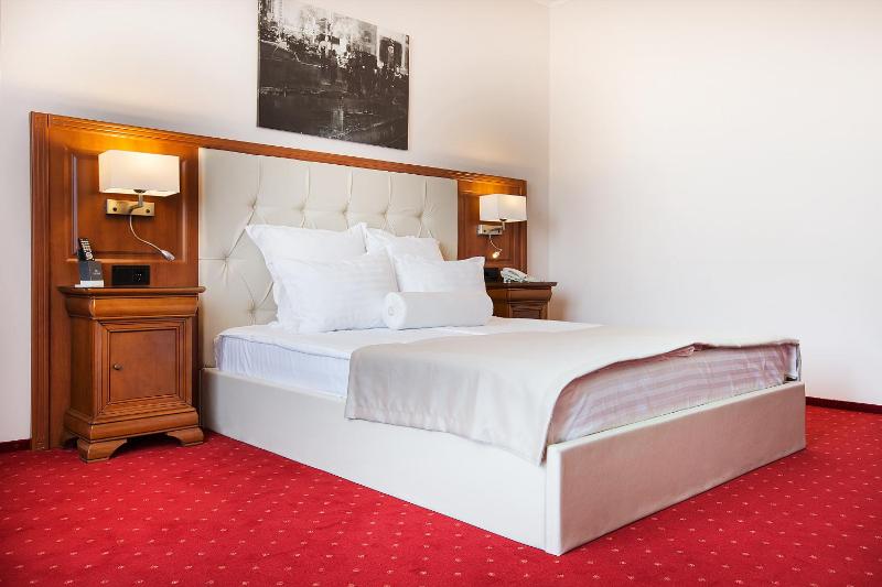 Double Room with Extra Bed image 2