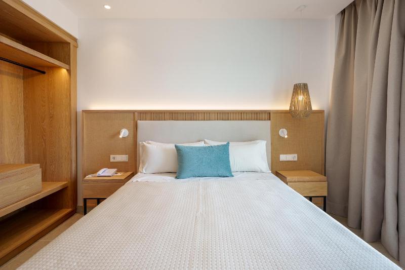 Single Room with Balcony image 4