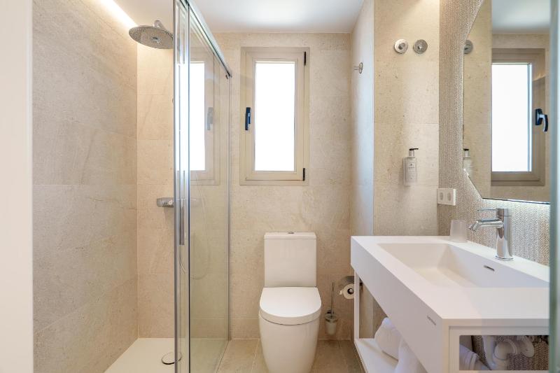 Single Room with Balcony image 2