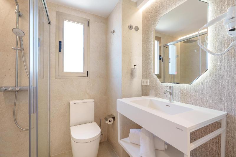 Single Room with Balcony image 3