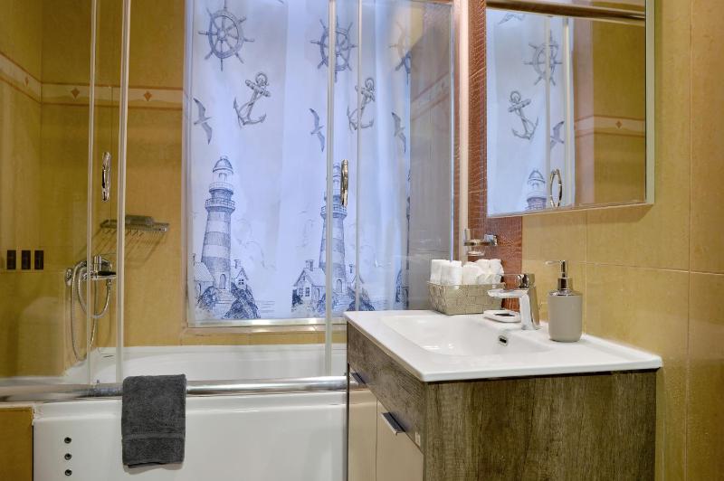 Deluxe Double Room with Balcony and Sea View image 2