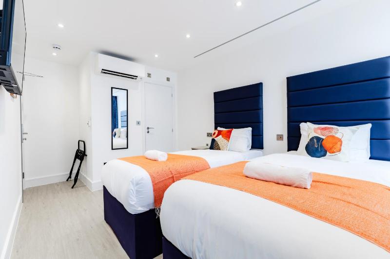 Twin Room with Shower image 3