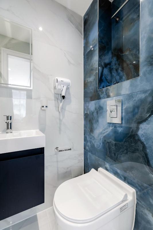 Twin Room with Shower image 2