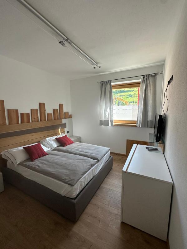 One-Bedroom Apartment image 3