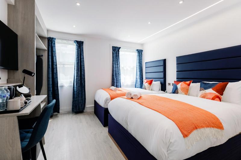 Triple Room with Shower image 3