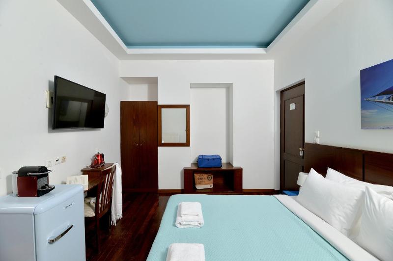 Double Room with Window - No Sea View image 3