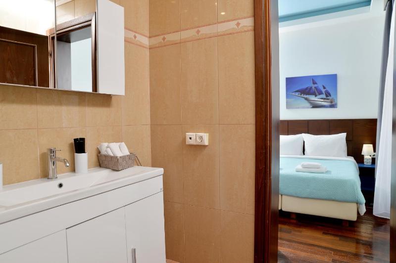 Double Room with Window - No Sea View image 4