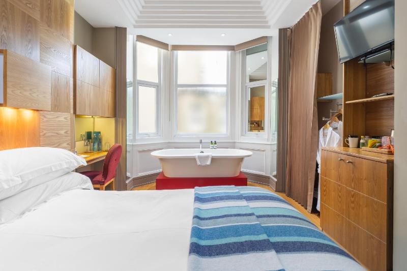 Small Double Room image 2