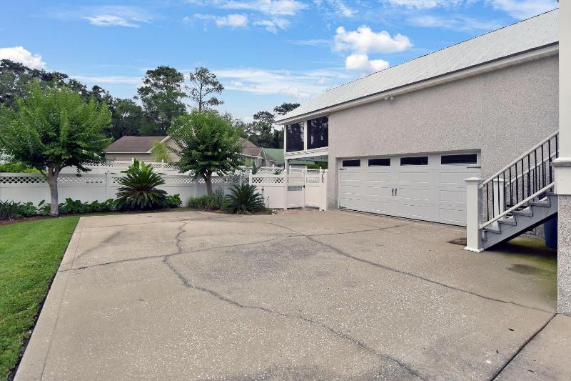 Four-Bedroom Apartment image 2