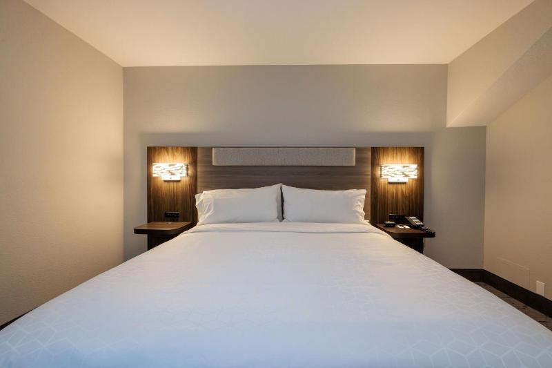 King Suite with Spa Bath image 3