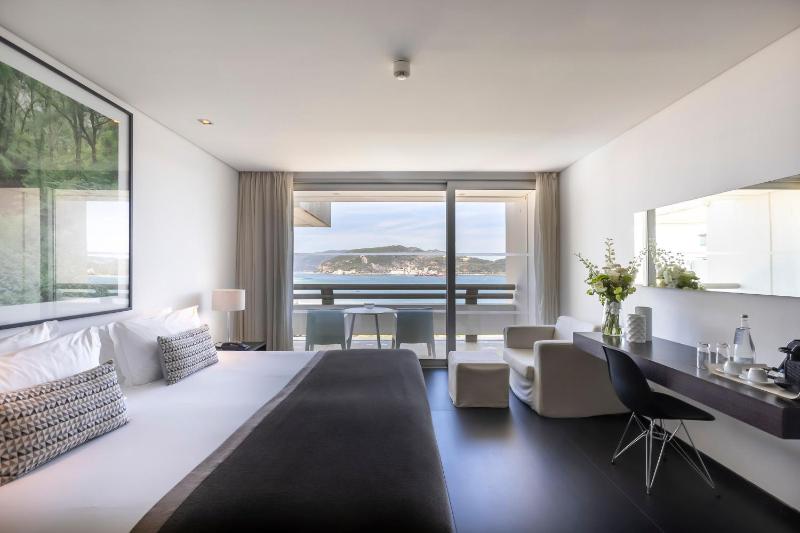 Superior Deluxe Double or Twin Room  image 3