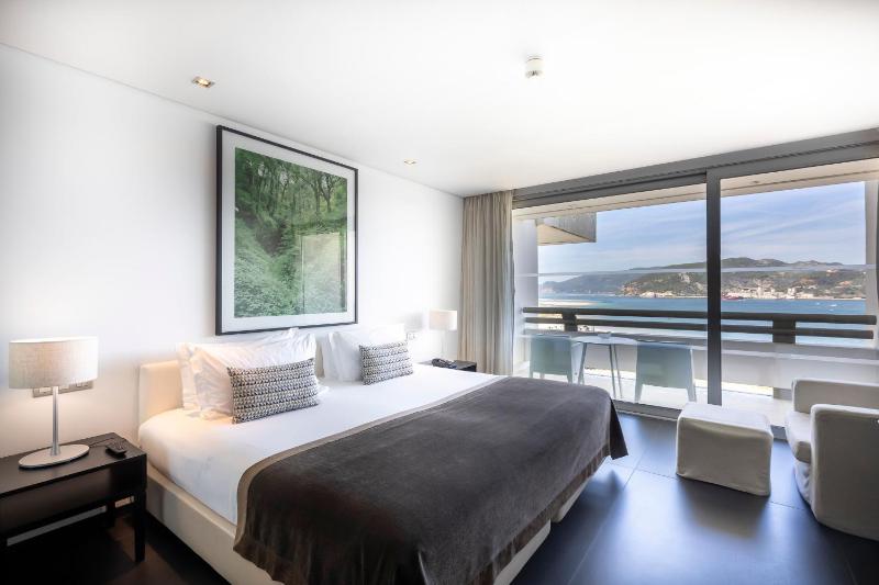 Superior Deluxe Double or Twin Room  image 1
