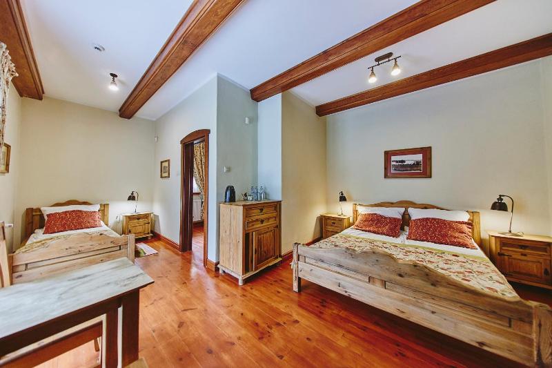 Family Room (3 Adults) image 3