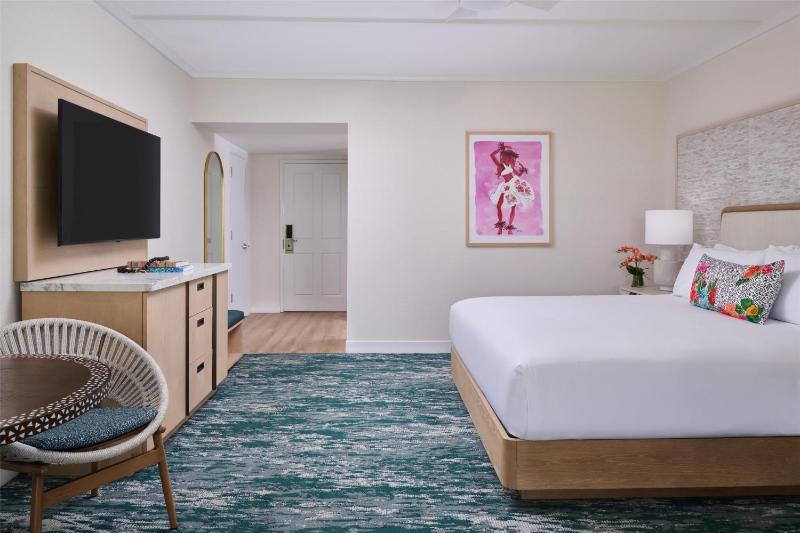 Signature Courtyard View 1 King Bed image 4