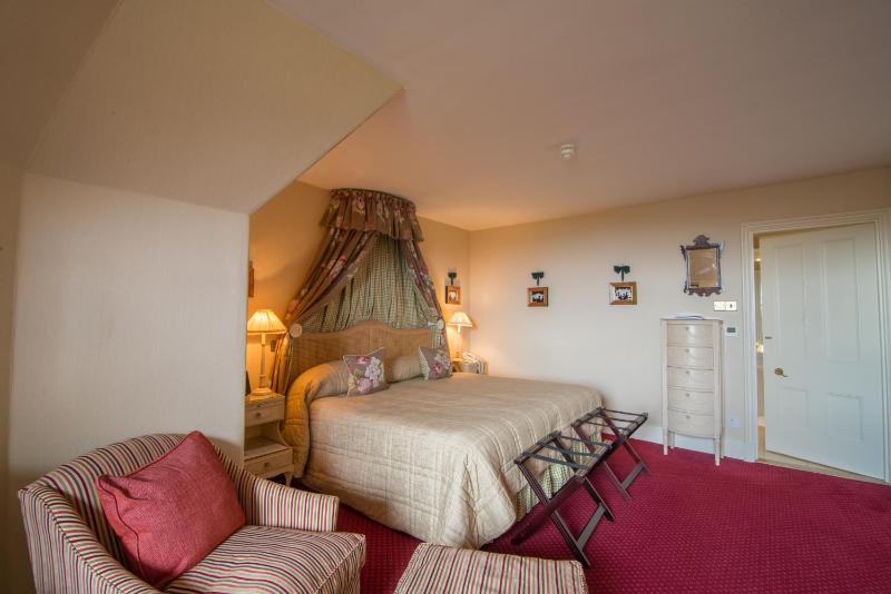 Large Double Room image 4