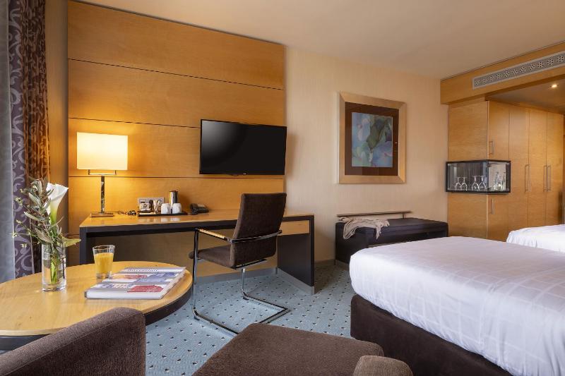 Classic Twin Room image 3