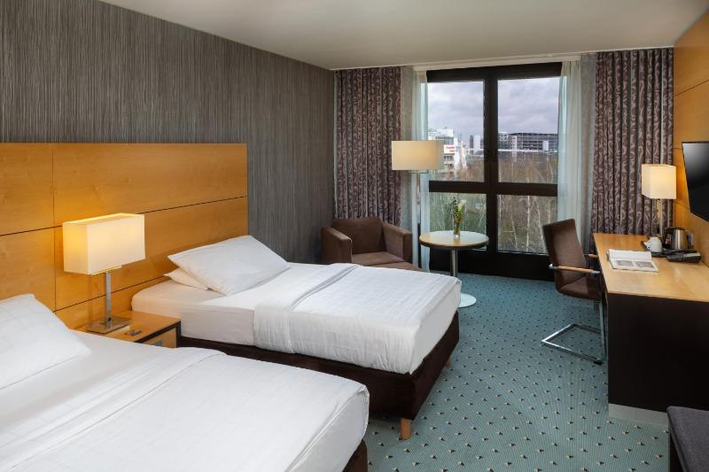 Classic Twin Room image 1