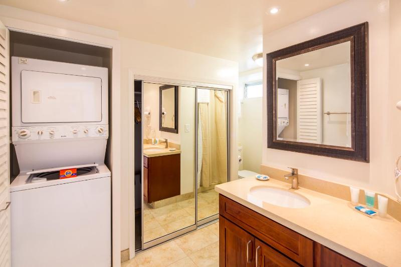 Studio Deluxe Ocean View Room image 3