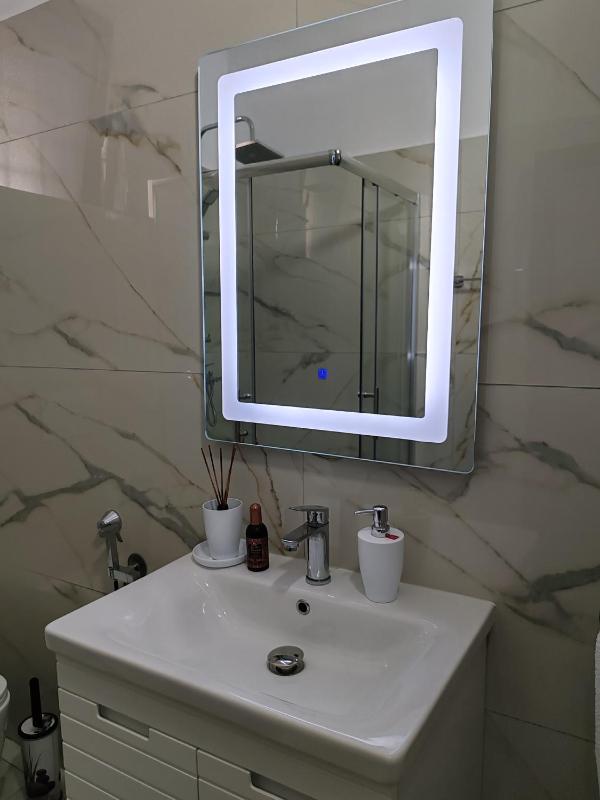 Vangert Studio Apartment - image 4