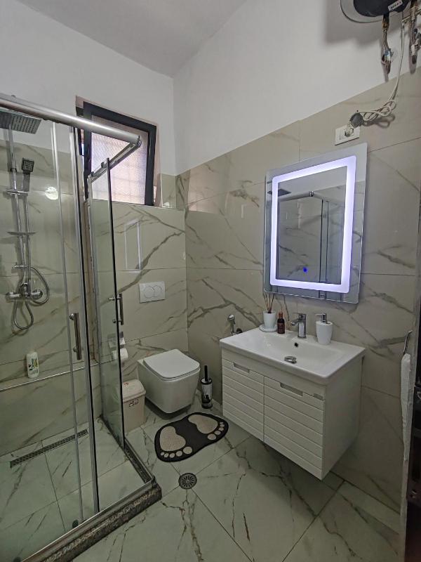 Vangert Studio Apartment - image 8