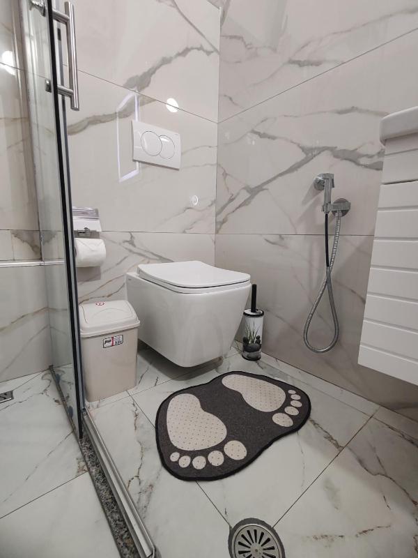 Vangert Studio Apartment - image 11