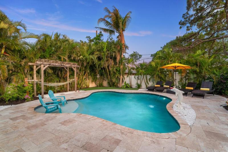 The Beach House! - 1 Mile to Vanderbilt Beach! Southern Exposure Pool - image 18