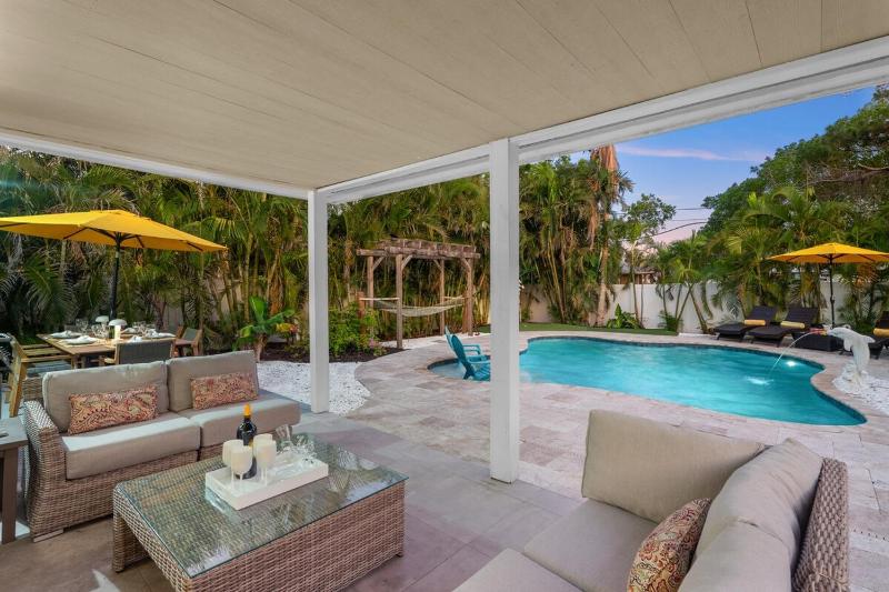 The Beach House! - 1 Mile to Vanderbilt Beach! Southern Exposure Pool - image 28