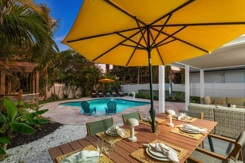 The Beach House! - 1 Mile to Vanderbilt Beach! Southern Exposure Pool - image 20