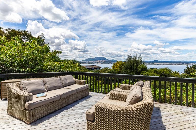 Acacia Bay Views - Serene Panoramic Views Retreat - image 10