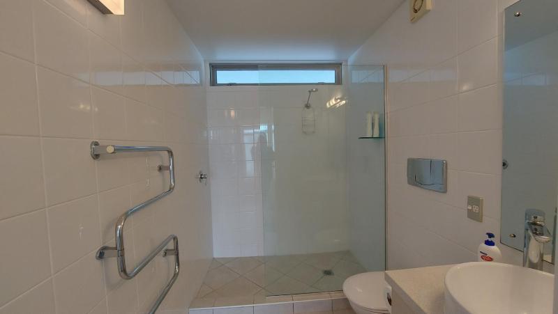 Lakeside Gem - Your Modern Retreat - image 12