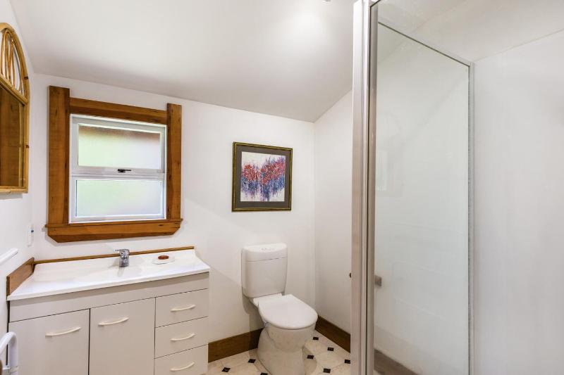 Henry Hill Cottage - The quintessential Kiwi bach - image 11