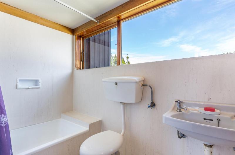 Henry Hill Cottage - The quintessential Kiwi bach - image 8